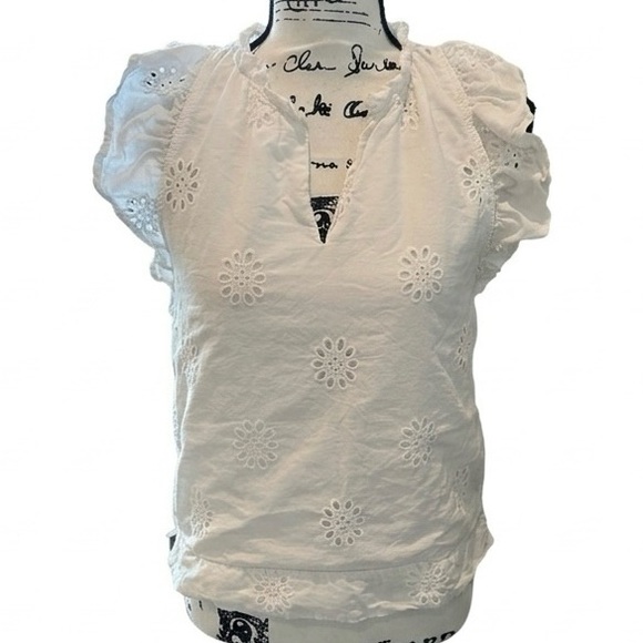 Free Assembly Tops - 🩵White Eyelet Puff Sleeve V-Neck Top SIZE SMALL